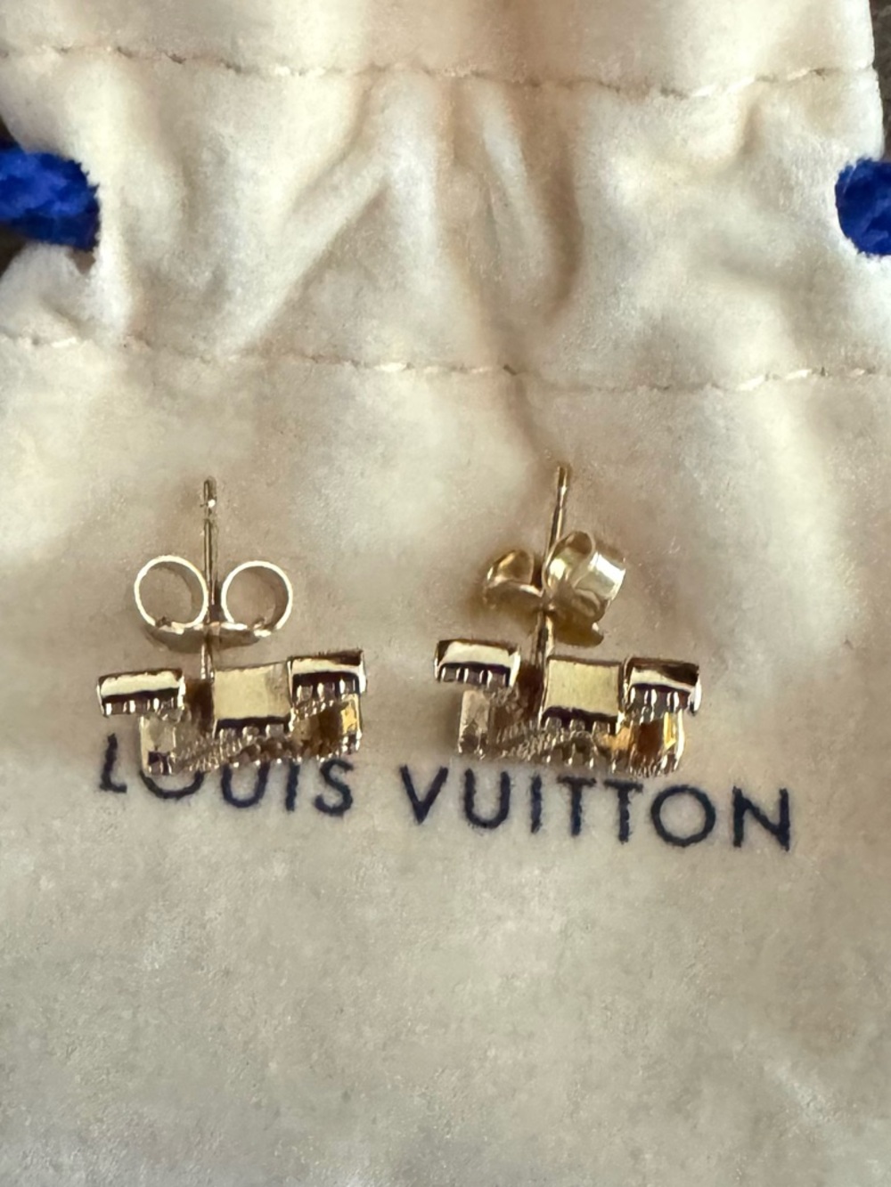 ❌SOLD❌NEW LOUIS VUITTON LV Iconic Gold Finish Crystal Embellished Earrings - Picture 3 of 6